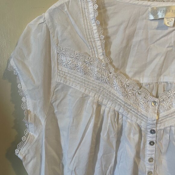 Eileen West Short Sleeve Cap Gown - Picture 3 of 7